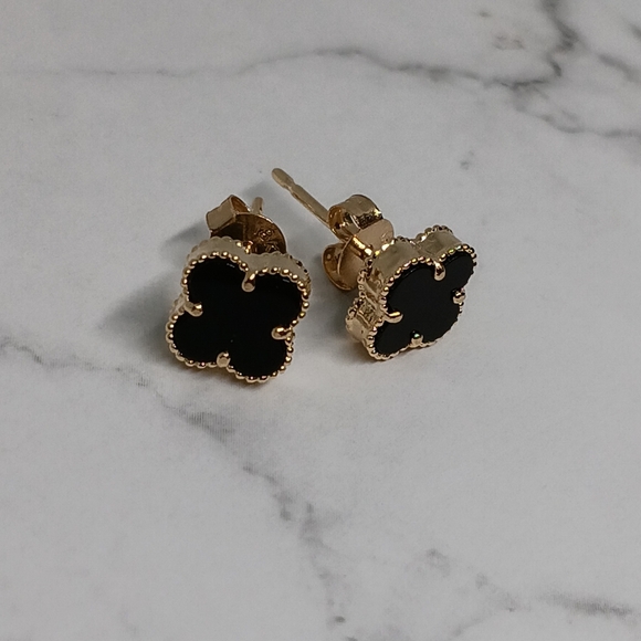 18K Yellow Gold Black Clover Stud Earrings 7mm Flower New Lightweight UNBRANDED - Picture 2 of 11